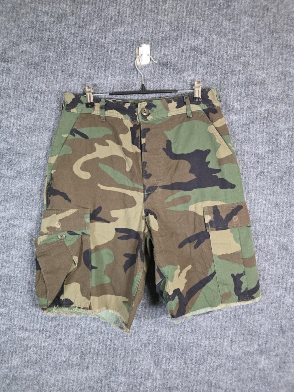 VTG UNICOR Cargo Shorts Mens Small Woodland Camo Military Cutoff Frayed Stains